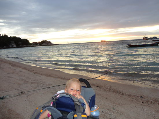 Sonnenuntergang  in der Mae Hat Bucht