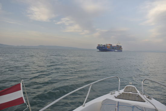 fast kein Verkehr in den Dardanellen - weit weniger spektakulär als der Bosporus