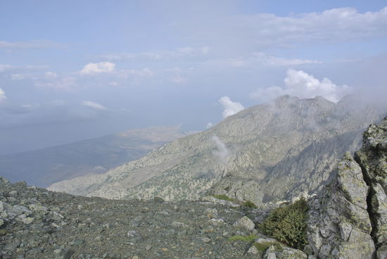 Sicht zum Hafen Kamariotissa (genau Bildmitte)