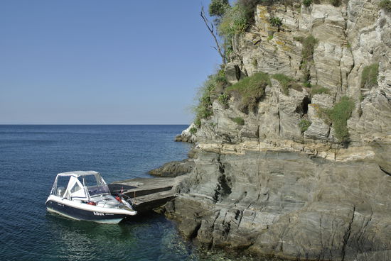 mein Robinsonplatz bei einer sehr kleinen Felsinsel vor Potamios