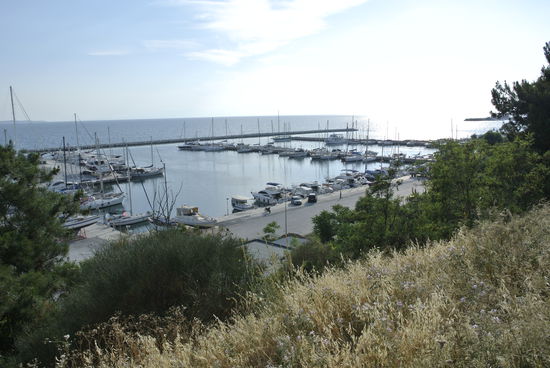die Marina Thessaloniki befindet sich eigentlich bereits in der südöstlich angrenzenden Stadt Kalamaria