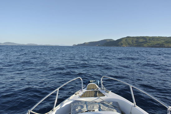 Links in der Ferne ist bereits Skiathos in Sicht