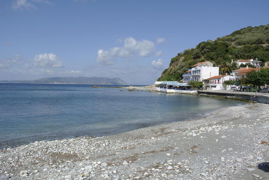 Loutraki, im Hintergrund Skiathos