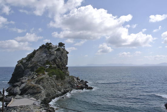 Die Kirche am Kastri Felsen