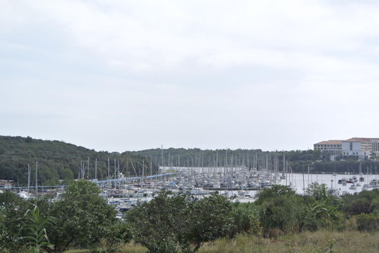 Marina Veruda von der Landseite gesehen