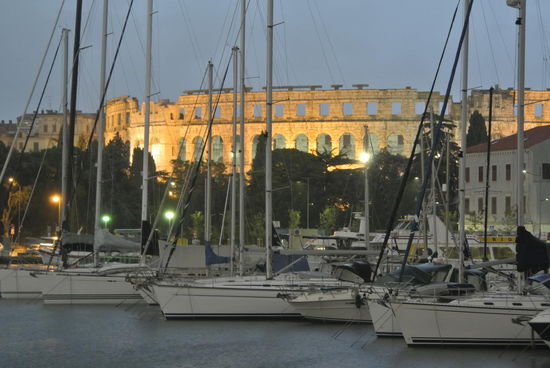 Pula im Abendlicht