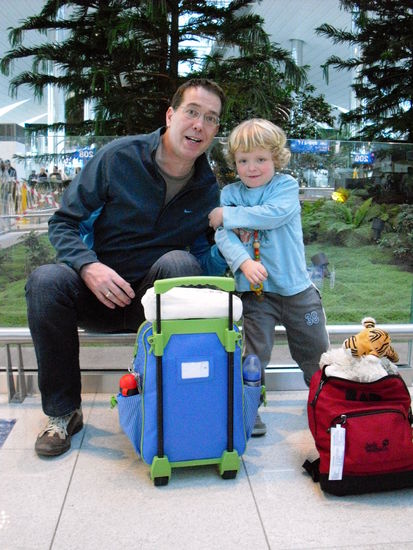 Achtung: Auf dem Rucksack schläft Erna
