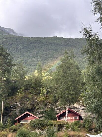 Der Regen hat such was Gutes - einen schönen Regenbogen zum Tagesabschluss :- .