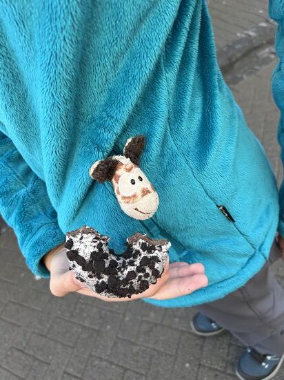 Snowflake genießt einen Oreo-Muffin
mottis_snowflake_on_tour