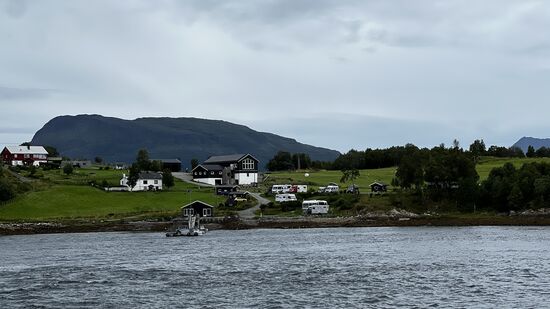 Blick von der Fähre auf unseren Campingplatz