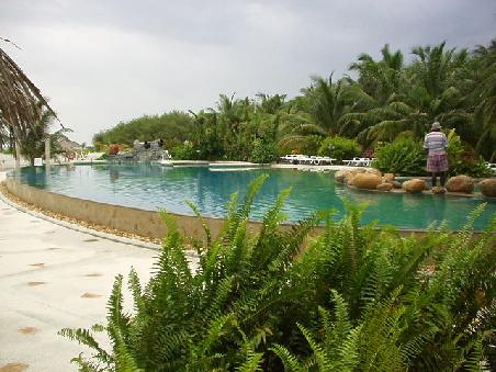Sogar einen Pool hatten wir auf unserer klitzekleinen Insel ... tststsss ...