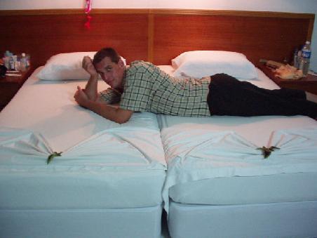 ... so schön wurde unser Bett jeden Abend gemacht ...