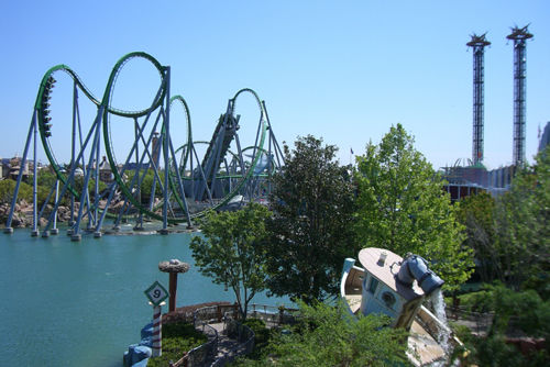 Die Achterbahn 'Incredible Hulk Coaster'