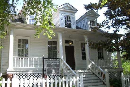 Mann-Simons Cottage
Dieses schlichte Wohnhaus erwarb im Jahr 1850 Celia Mann, eine ehemalige Sklavin aus Charleston, die sich freigekauft hatte und nach Columbia zog, wo sie als eine von damals 200 freien Schwarzen in der Stadt lebte.  (1403 Richland St.)