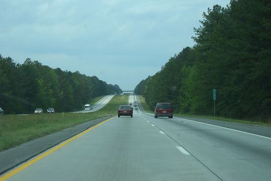 Bäume, Autos, Straße, Bäume, Autos, Straße, Bäume, Autos, Straße, ... gähn ...