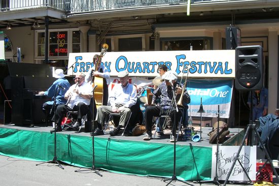 Überall wurde Musik gespielt 