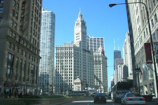 Wrigley Building an der Michigan Ave. + Chicago River