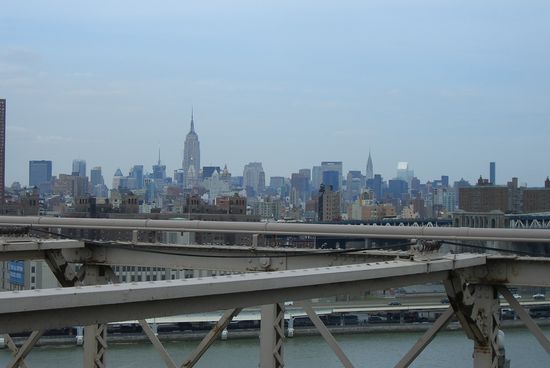 Blick von der Brooklyn Bridge auf Midtown Manhattan.