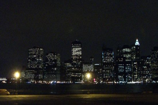 Blick von Brooklyn auf die Manhattan Downtown Skyline.