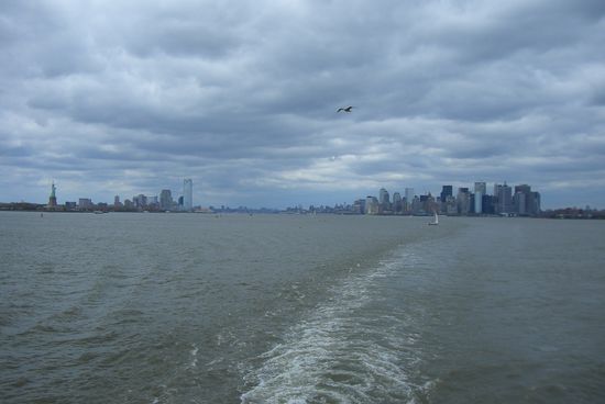 Tolle Aussicht von der Staten Island Ferry u.a. auf die Freiheitsstatue, Ellis Island, New Jersey, Manhattan und Brooklyn.