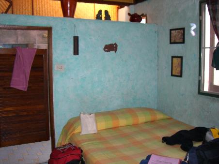 Unser Zimmerchen mit WC, Dusche und Ventilator (450 Baht/Nacht).