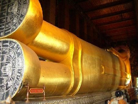 ... und so sieht der Popo vom liegenden Buddha aus, smile.