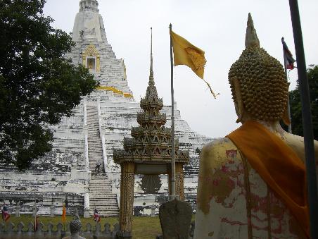 Blick auf den Wat Phu Khao Thong