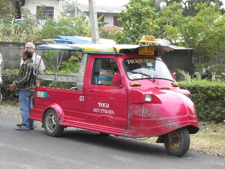 Mit diesen 'Taxis' kann man in Ayutthaya eine Sightseeing-Fahrt machen. Der Preis ist Verhandlungssache.