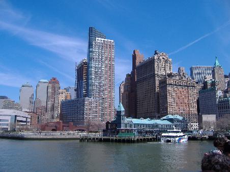 Blick vom Schiff auf den Battery Park