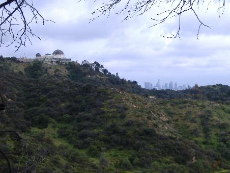 Blick auf das Griffith Observatory (= Sternwarte) und Los Angeles