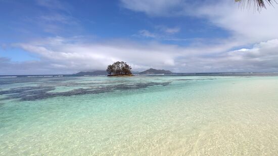 Mit diesem Blick begann ein spannender Tag im Nationalpark zum einst schönsten Strand der Welt: Anse Source D'Argent.