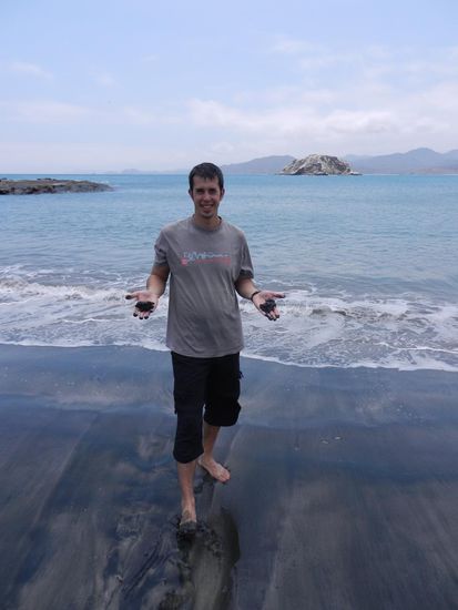 Taeuscht nicht...ist schwarzer Lava-Sand!