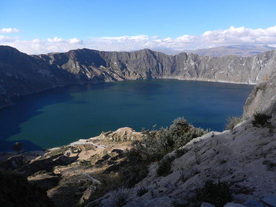 Um das ganze ausgiebig geniessen zu koennen, verbrachten wir auch eine kalte Nacht in einem kleinen Hostel nahe dem Krater.