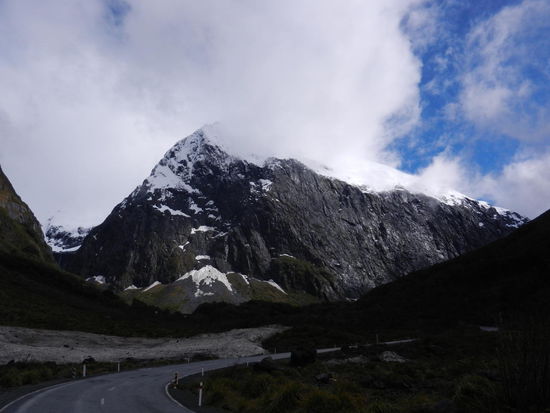 Das Tal wird enger. . .