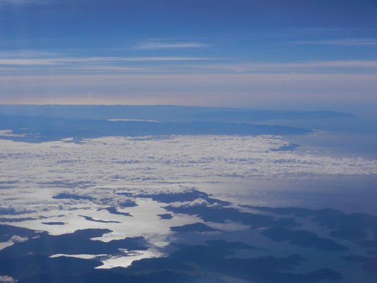 Rueckflug ueber dem Marlborough Sound Richtung Nordinsel.