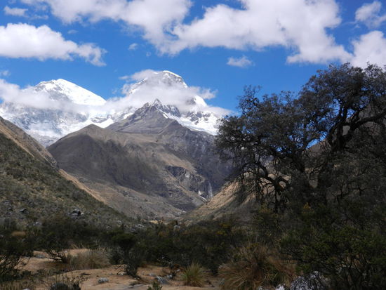 Die beiden Gipfel des hoechsten Berges Peru's, der Huascaran!