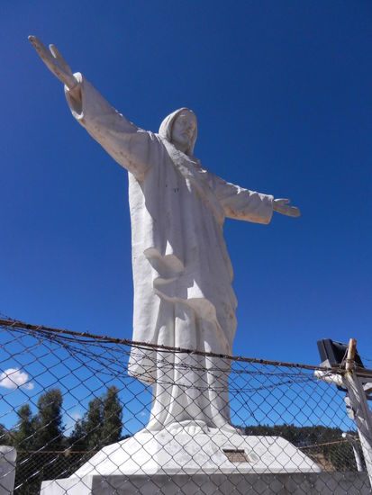 Auch Cusco hat eine Christusstatue auf einem Huegel hinter der Stadt...jedoch eine kleinere Ausfuehrung als in Rio!