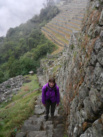 Peligroso! Schmale und steile Stufen.