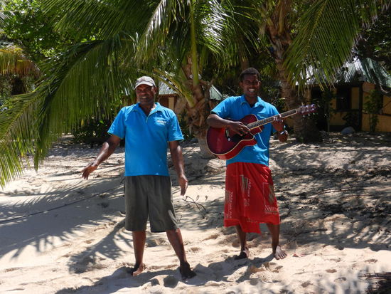 Man wird mit Gesang begruesst und verabschiedet!