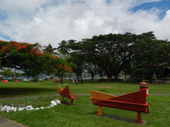 Im Park - verblueffend, das gute Wetter folgte uns selbst hierher...