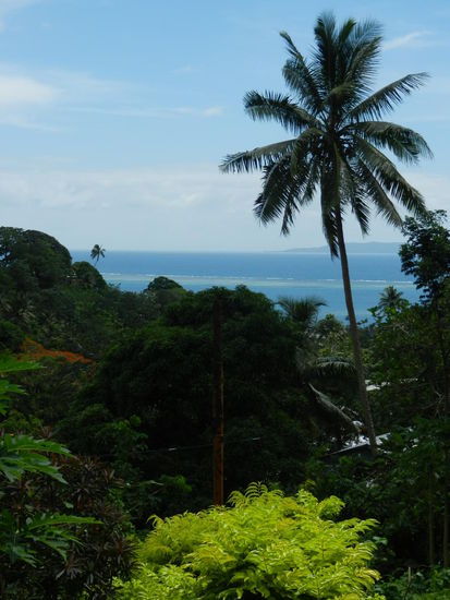 Auf unserer Wanderung hatten wir immer wieder schoene Ausblicke, wie hier auf das vorgelagerte Riff.