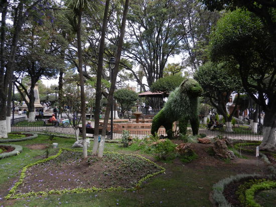 Im Zentrum ein sehr schoen angelegter Park zum Verweilen