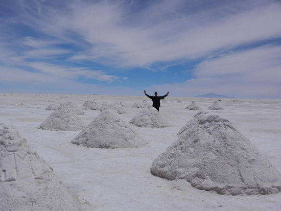 Dann endlich im Salzsee! Dort sahen wir wie heute noch die manuelle Salzproduktion stattfindet! Das Salz wird allerdings nicht exportiert, sondern nur in Bolivien verwendet...(50 Kilo kosten 1,30 Euro!!!)