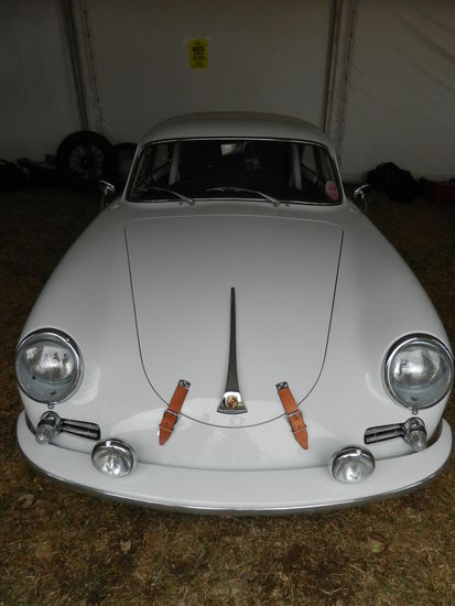 Man beachte den Kofferraumverschluss!