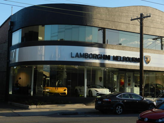 Auch gleich ums Eck...falls man "schnell" mal einen fahrbaren Untersatz benoetigt!