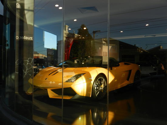 Doof da jeden Tag vorbeizufahren.