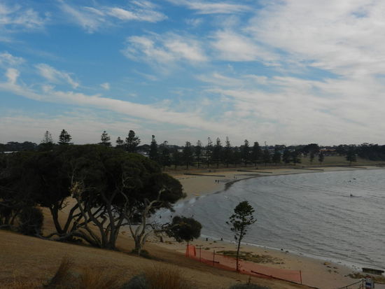 Die Einheimischen gehen hier auch noch um diese Jahreszeit zum Schwimmen. Brrr!