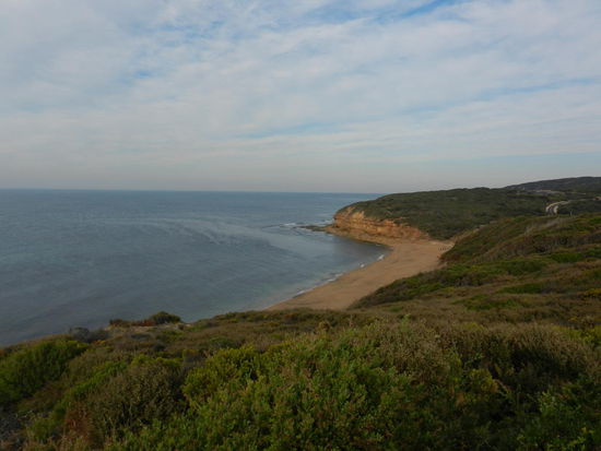 Nur wo soll man da surfen koennen...wenn man allerdings zur richtigen Zeit hier ist, soll es ca. 12m hohe Wellen geben!