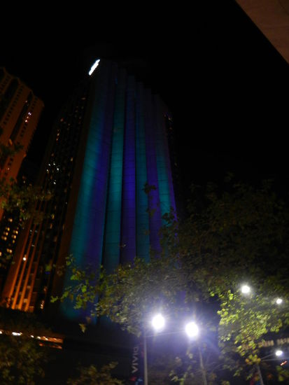 Ein Hochhaus im Farbenspiel!