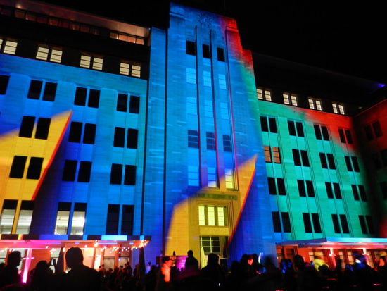 3D Farbanimation untermalt mit Musik von Kraftwerk!!!